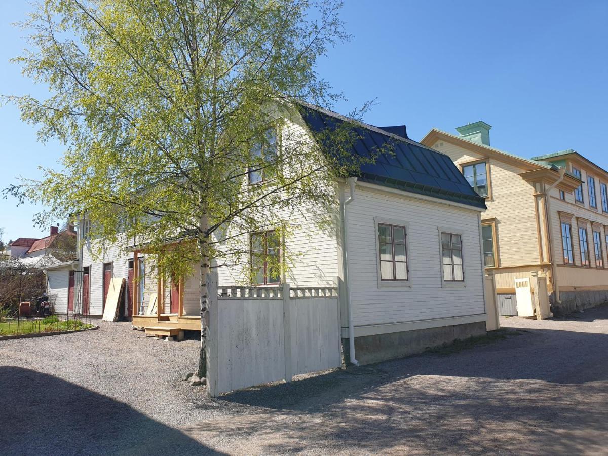 Vaelrenoverad Fin Laegenhet I Charmigt Omrade