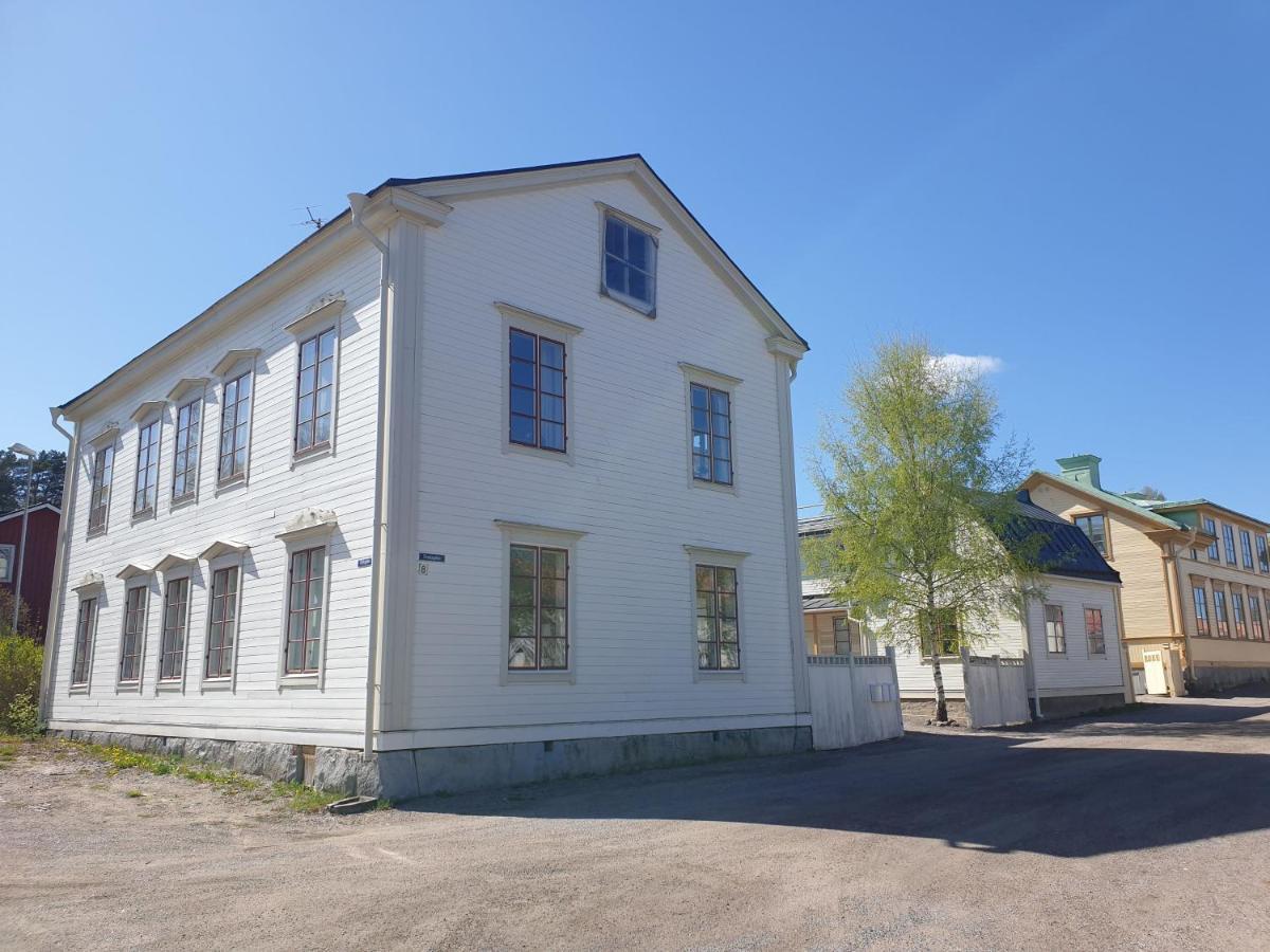 Vaelrenoverad Fin Laegenhet I Charmigt Omrade Apartment *